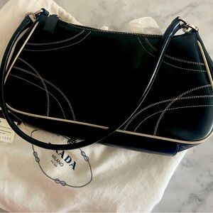 Y2K Rare UK Prada Black Leather shoulder purse w white piping & stitching detail